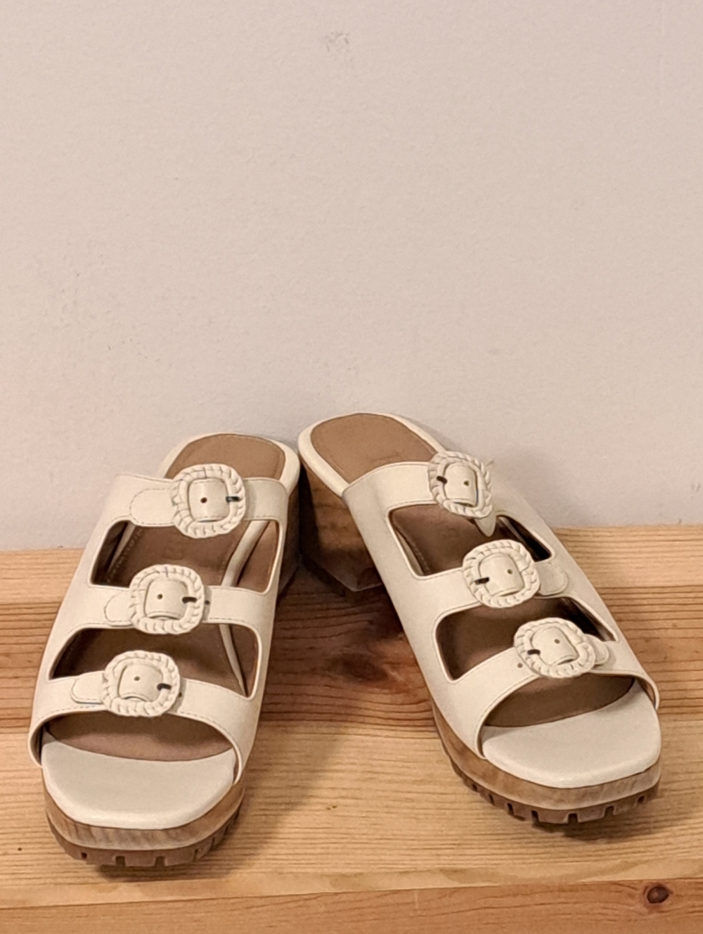 Cozy Cream Leather Buckle Clog Hand Carved Wooden Platform Heel Misses Size 11